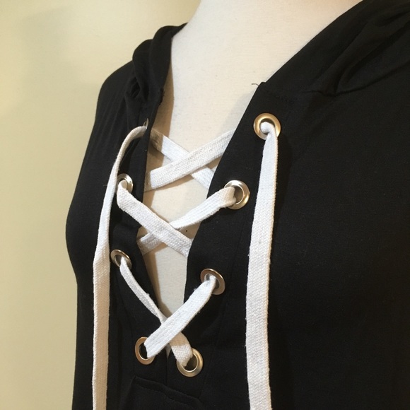 💥 CLEARANCE Lace Up Silver Grommet Hoodie Top - Picture 6 of 7